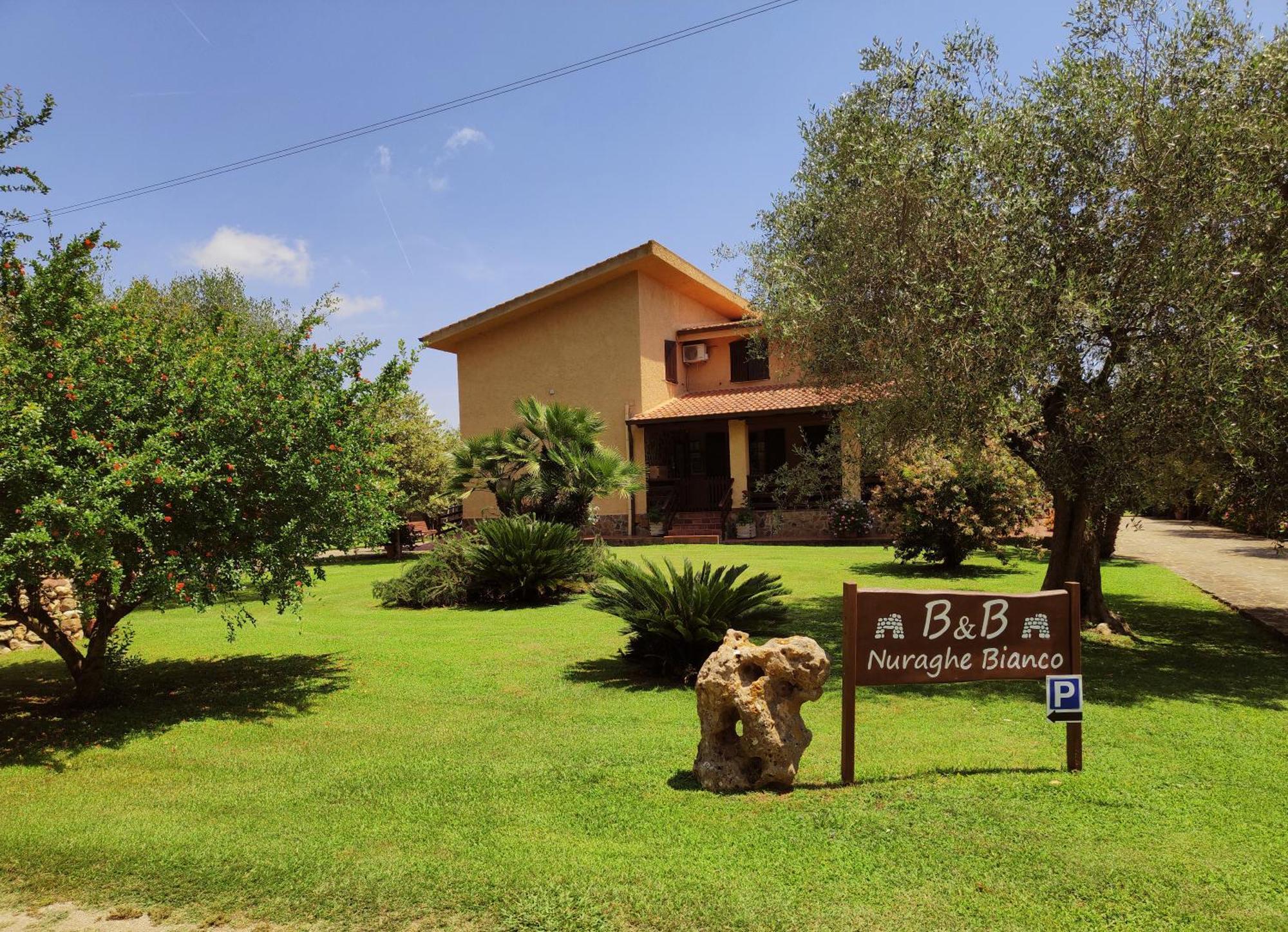 Bed and Breakfast Nuraghe Bianco Santa Maria la Palma Exterior foto